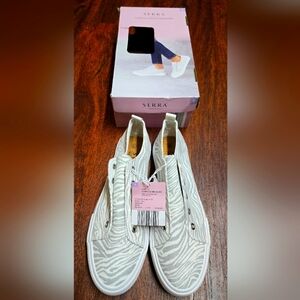 New Women's size 9 canvas zebra print slip on shoes
